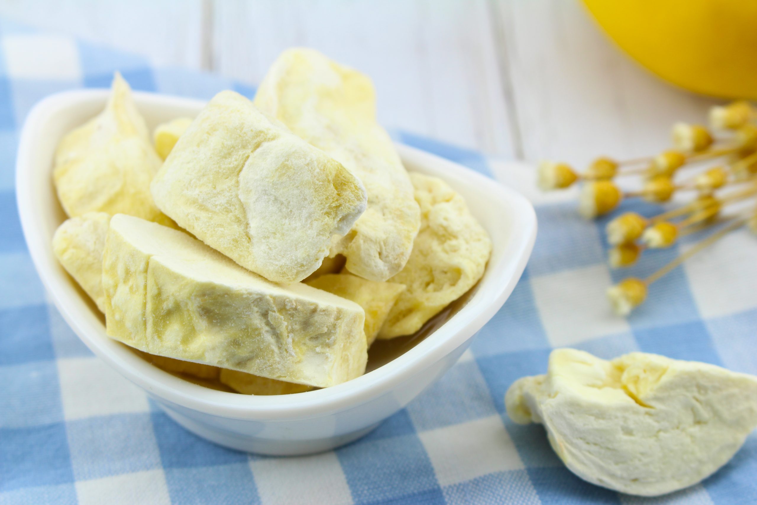 Freeze-dried durian pieces