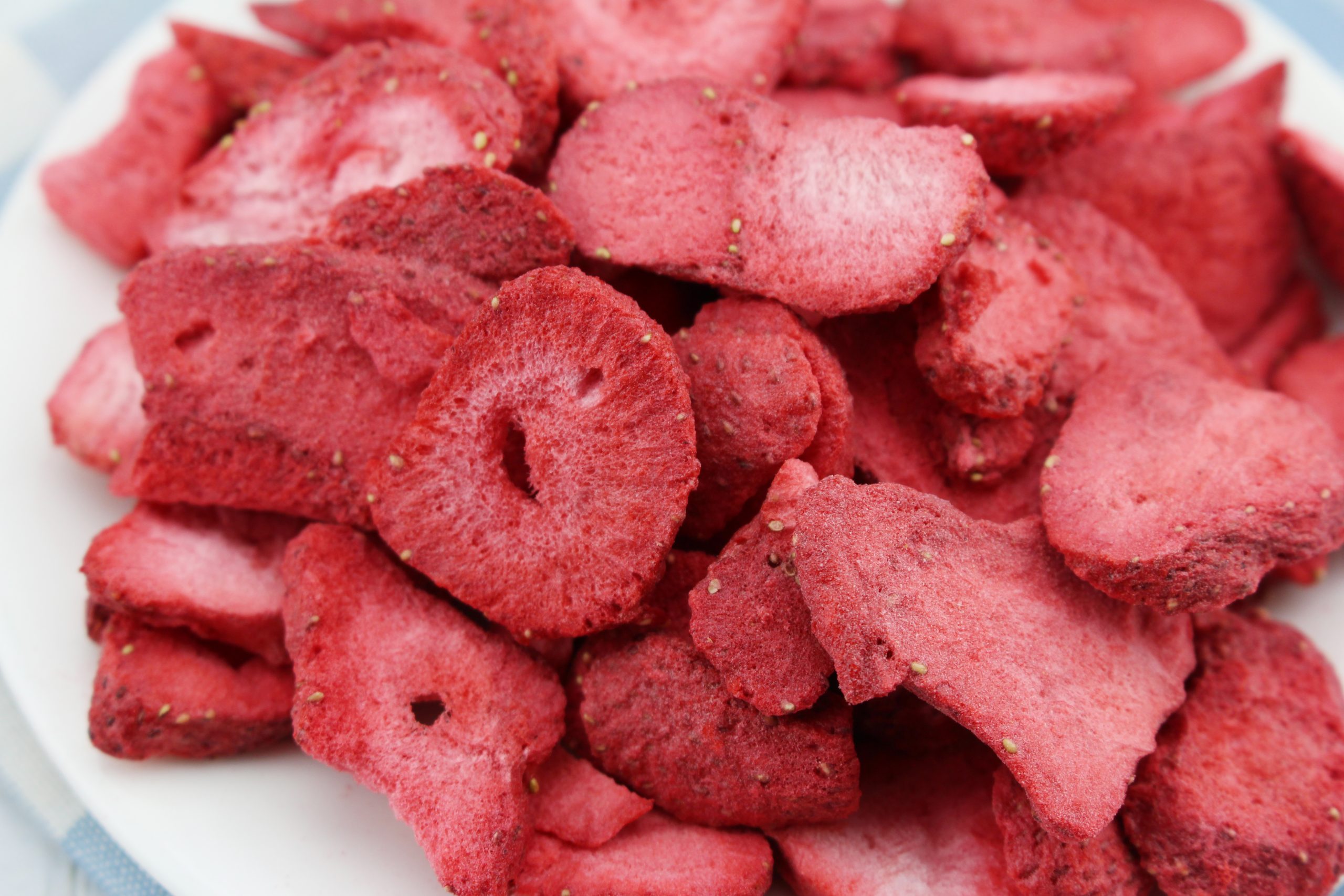 Freeze-dried strawberry slices